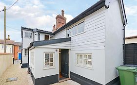 Best Located And Beautifully Renovated Cottage